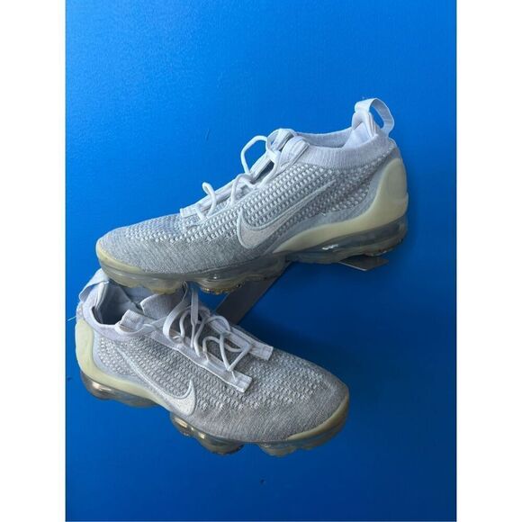 Nike Air VaporMax 2021 Flyknit DC4112-100 Gray Running Shoes Women - Sz 10.5 - Picture 1 of 7